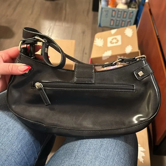 GUESS Purse - Picture 2 of 2